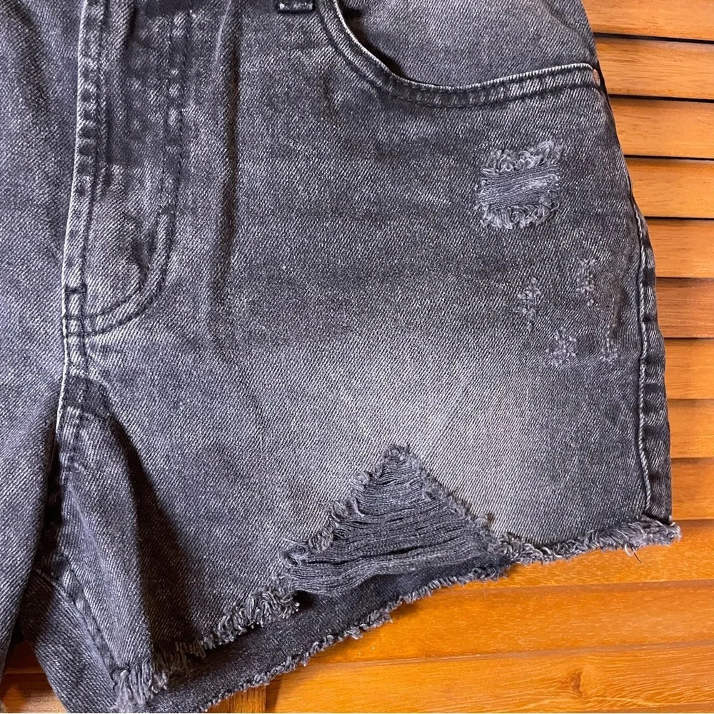 Refuge Festival Women’s Black Denim Ripped Jean Shorts Sz 5 - Picture 4 of 6